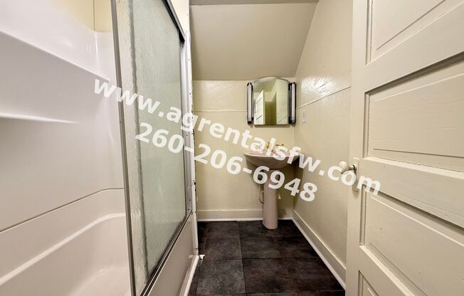 2 beds, 1 bath, 576 sqft, $795, Unit 2