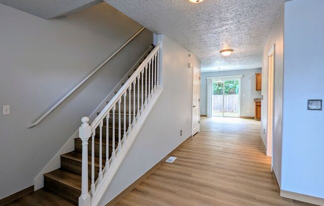 Newly renovated, spacious 2-Level in NE Salem