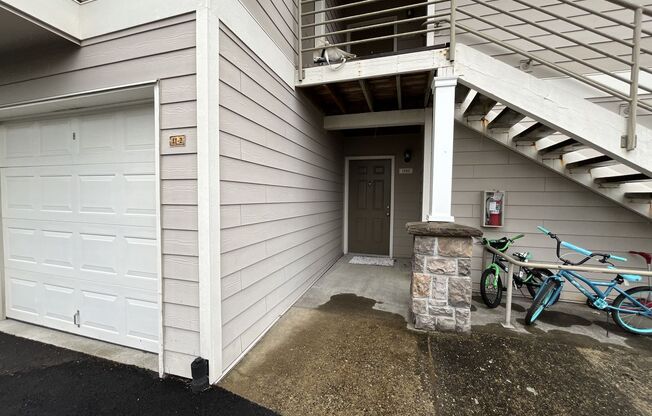 Spacious 904 Sq Ft Home in Bethany with Garage Parking, Washer/Dryer & Modern Kitchen Features