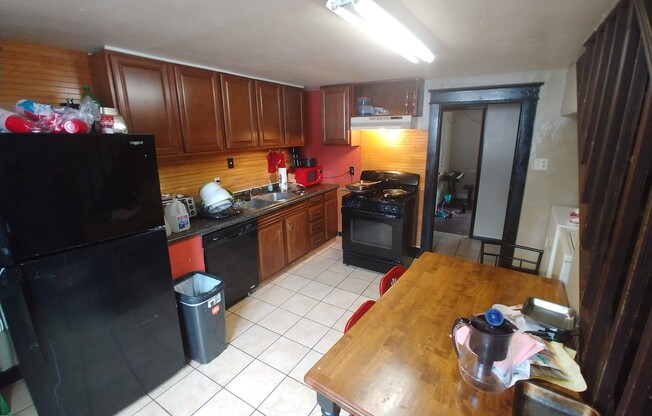 5 beds, 2 baths, $4,250, Unit 1