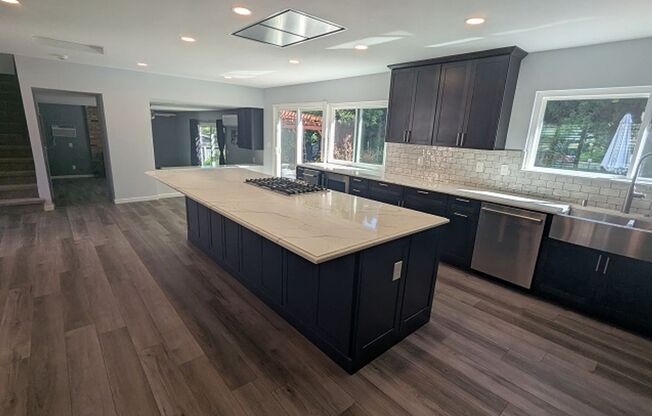 2 Story - 4 Bedroom House w/pool in San Carlos