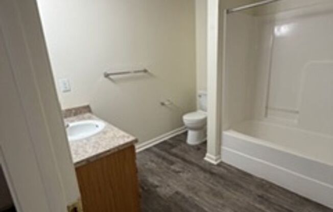 3 beds, 2 baths, 1,360 sqft, $1,489, Unit 31