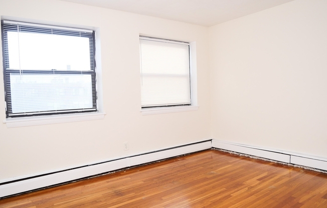3 beds, 1 bath, 999 sqft, $3,550, Unit 21A