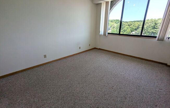 2 beds, 1 bath, 900 sqft, $1,800, Unit 302