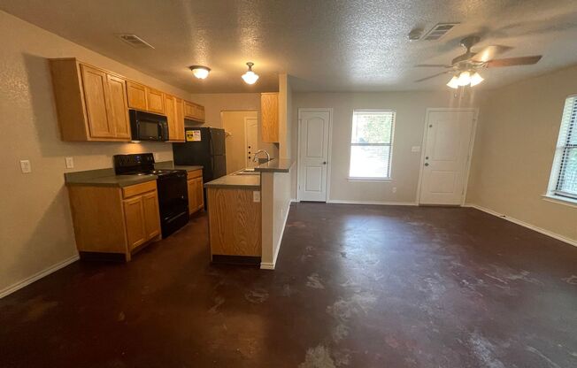 3 beds, 2 baths, 1,100 sqft, $1,395, Unit 8106