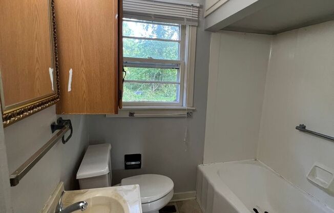 2 BEDROOM HOUSE in Mt. Vernon...