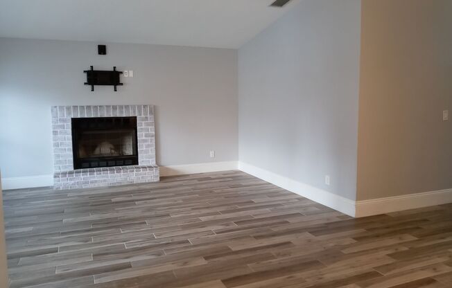 3 beds, 1 bath, $2,400