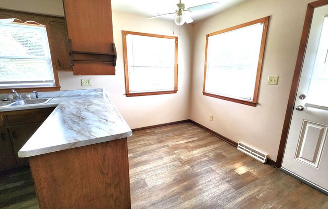 DKR - 10911/10913 W Langlade St