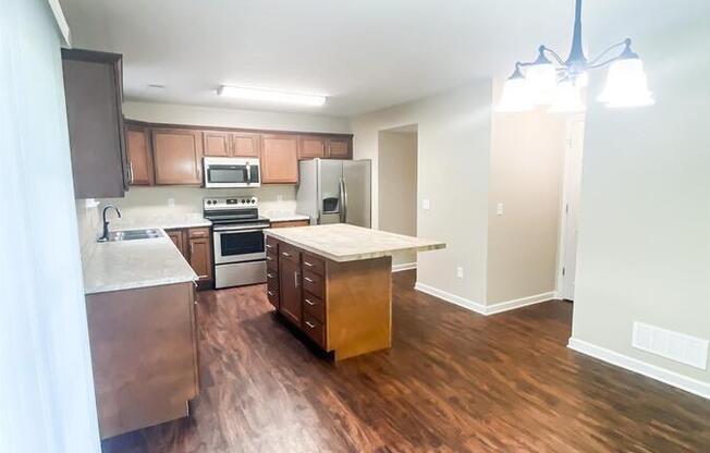646 SHERARD CIR