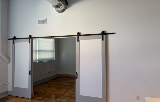 1 bed, 1 bath, 735 sqft, $1,650, Unit 250