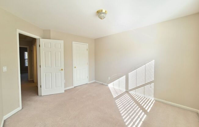5 beds, 3 baths, $2,695