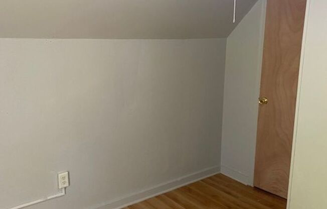 2 beds, 1 bath, $765, Unit Unit 2