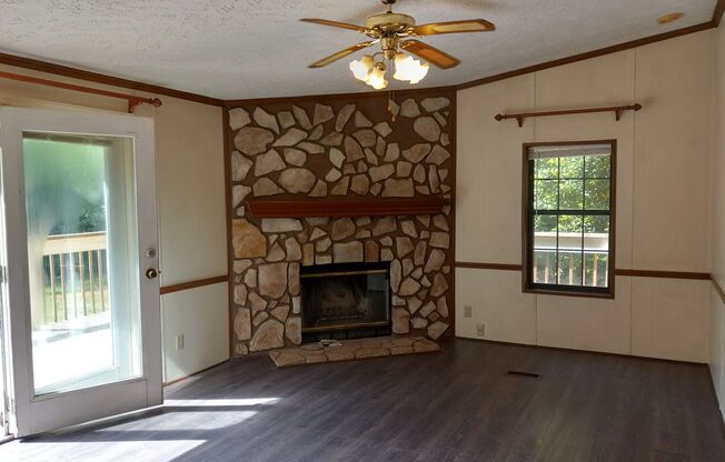 FOR RENT: Beautiful 3 Bed / 2 Bath Spacious Mobile Home