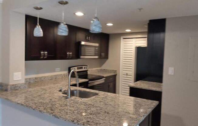 2205 BELLEAIR RD