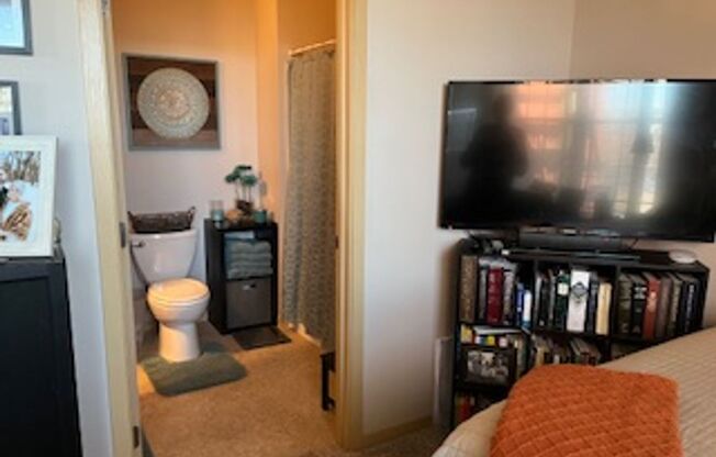 2 beds, 2 baths, 926 sqft, $1,725, Unit 212