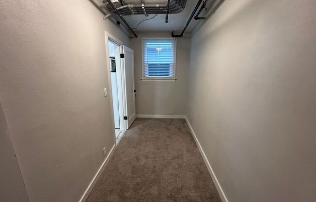 Studio, 1 bath, 500 sqft, $1,595, Unit B