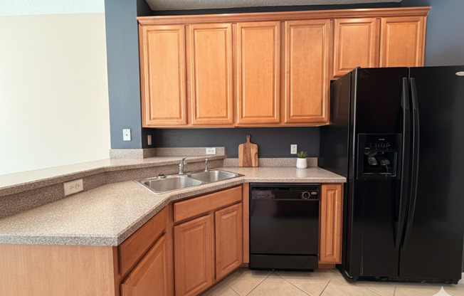 Bright & Spacious 3BR End-Unit Townhome in Serene Cranes Creek | Goldenrod – East Orlando