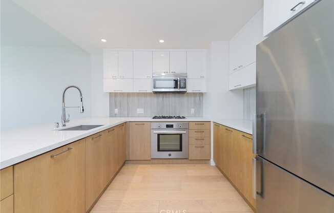 1 bed, 1 bath, 711 sqft, $2,800, Unit 1414