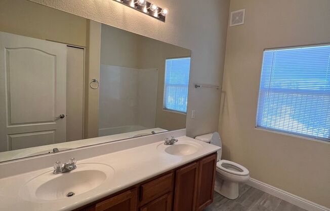 3 beds, 2 baths, $1,595