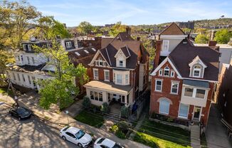 Cheerful and Bright 2 Bedroom 1 Bath in Heart of Shadyside