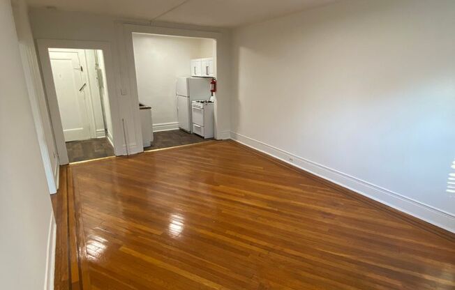 1 bed, 1 bath, 480 sqft, $1,900, Unit B02