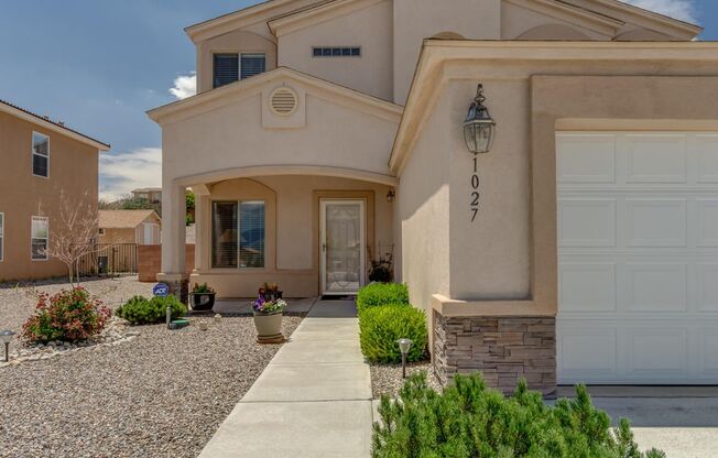 Luxurious & Spacious 3Bed 2Bath with Sandia Views!