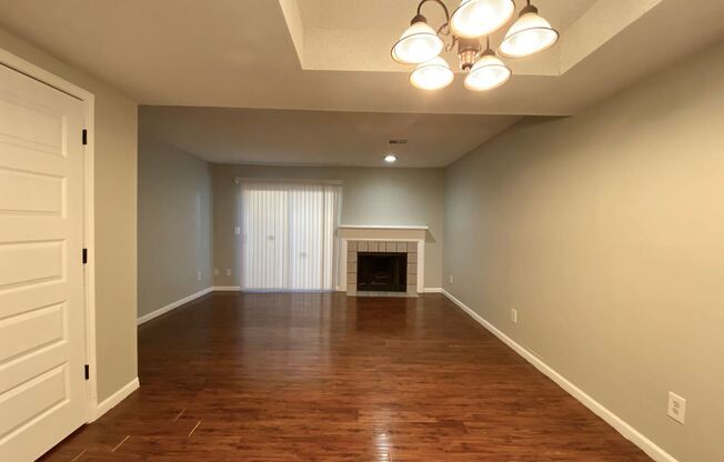 Townhouse in the heart of Jenks! All appliances in unit!