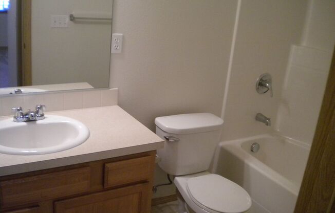 2 beds, 2 baths, 981 sqft, $1,699, Unit 302