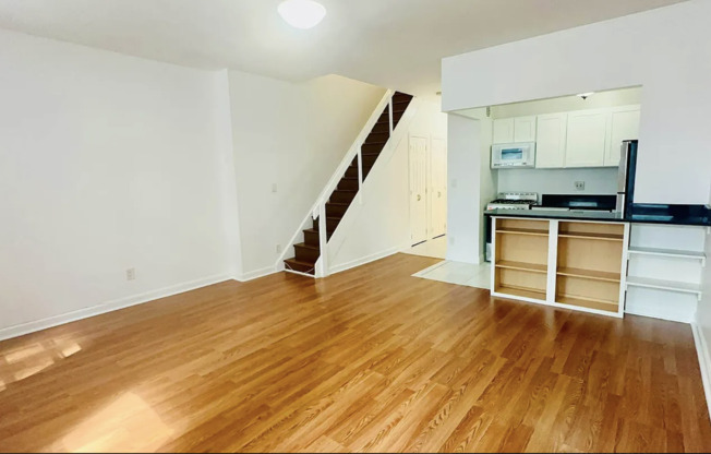 305 E 95 ST