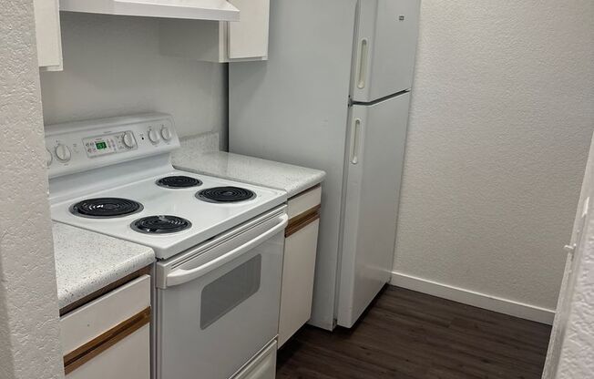 2 beds, 1 bath, 800 sqft, $1,100, Unit CASA-141