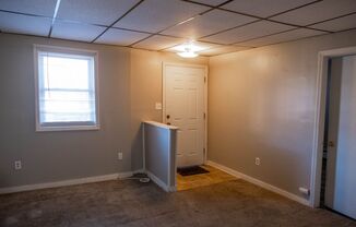 2 beds, 1 bath, $950, Unit Unit # 1 R (Rear)