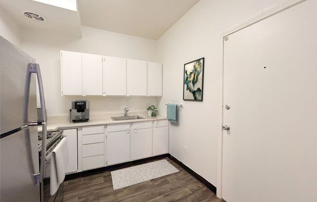 Ludlow B Apartments