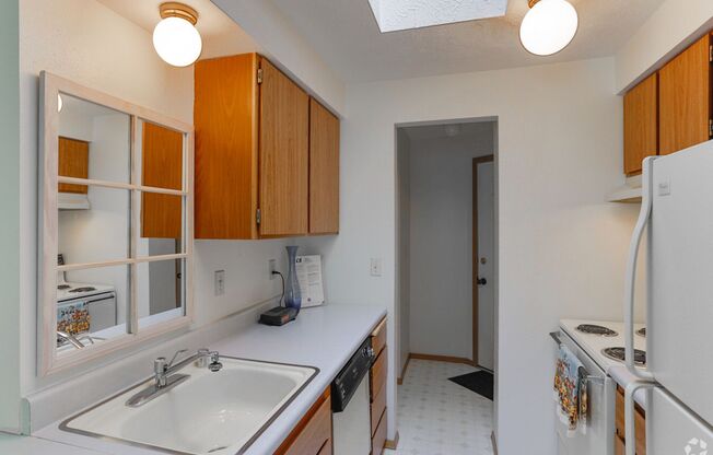 1 bed, 1 bath, 660 sqft, $1,010, Unit 61