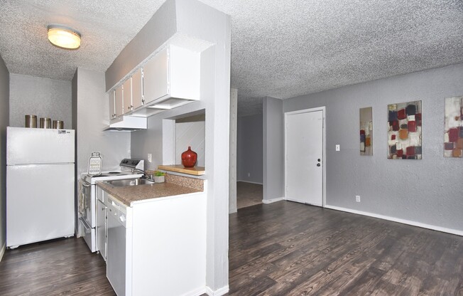 Studio, 1 bath, 500 sqft, $759, Unit 1305