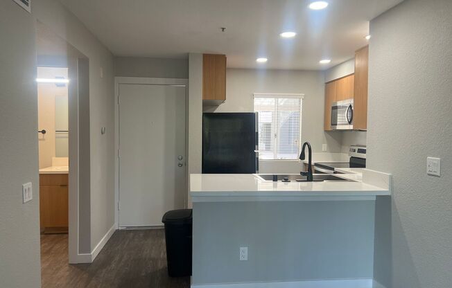 1 bed, 1 bath, 495 sqft, $2,725, Unit A-121