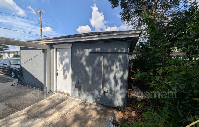 3702 N 12 ST