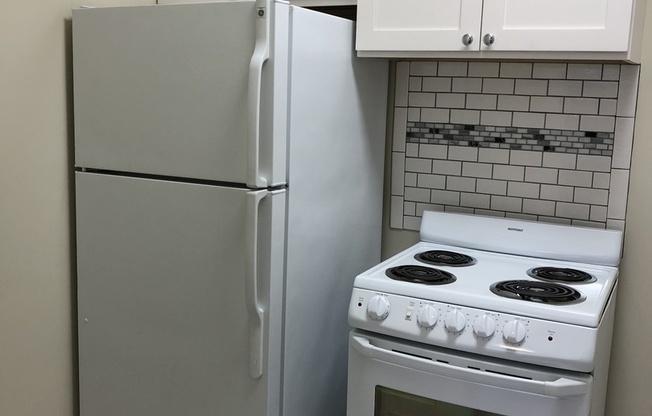 Studio, 1 bath, 300 sqft, $1,200, Unit 32