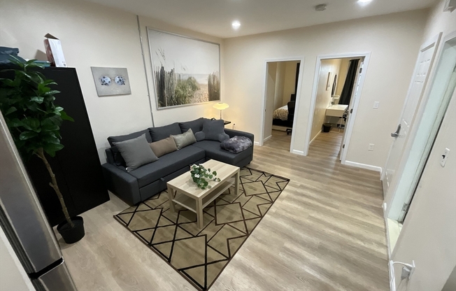 3 beds, 1 bath, 1,100 sqft, $4,700, Unit 3