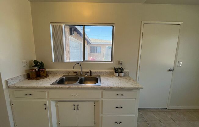 2 beds, 1 bath, 900 sqft, $2,395, Unit 13522 1/2