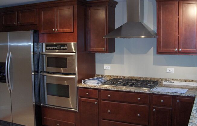 257 - *450 Green Bay Road Bldg*