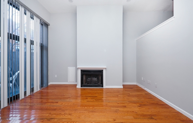 4 beds, 3.5 baths, 1,900 sqft, $5,800, Unit T8