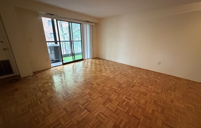 2 beds, 2 baths, 900 sqft, $3,300, Unit 3E