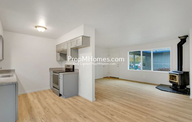 2 beds, 1 bath, $1,899