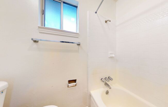 2 beds, 1 bath, 715 sqft, $2,450, Unit 418-1