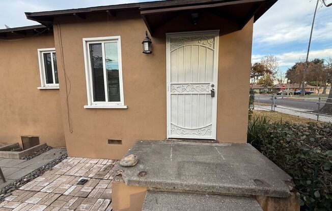 Charming 2 bedroom 1 bath, Monrovia