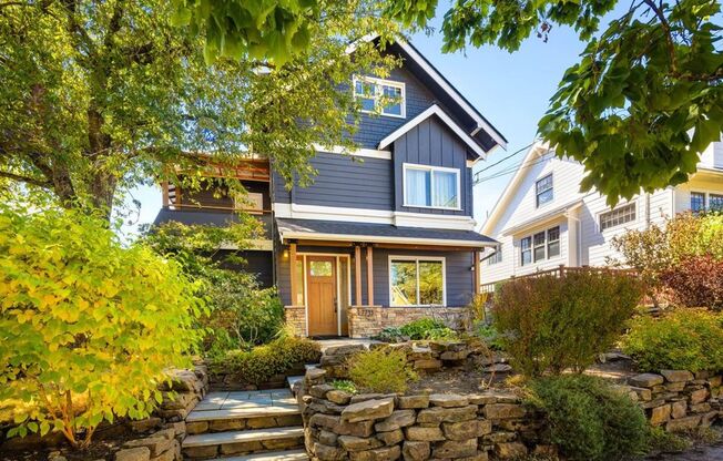 MOVE IN SPECIAL!! Beautiful Ravenna Home