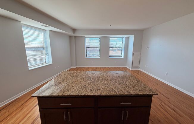 2 beds, 1 bath, 1,000 sqft, $2,200, Unit 204