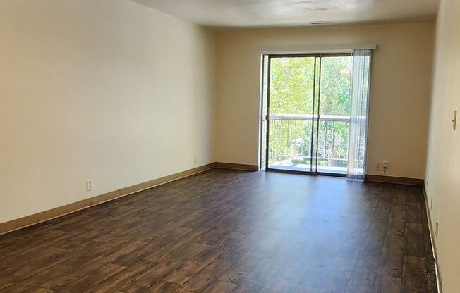 1 bed, 1 bath, 700 sqft, $1,045, Unit 05B