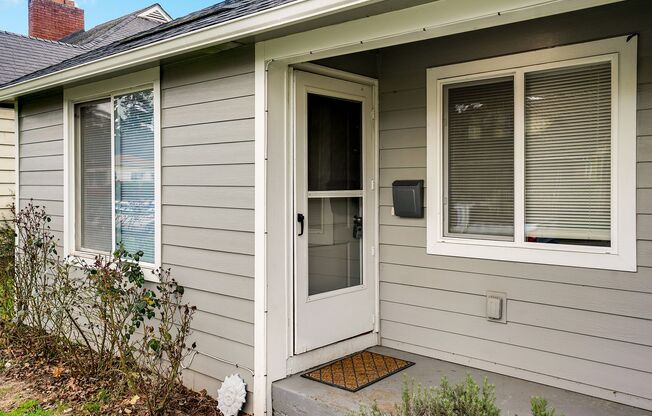 Cute 1 bedroom, 1 bathroom home near downtown Salem!