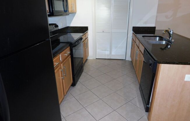 2 beds, 2 baths, $1,600, Unit Unit 113